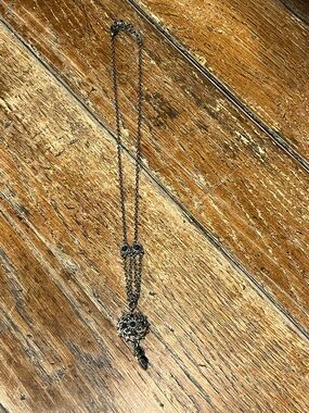 Antique-Style Filigree Pendant Necklace in Gunmetal